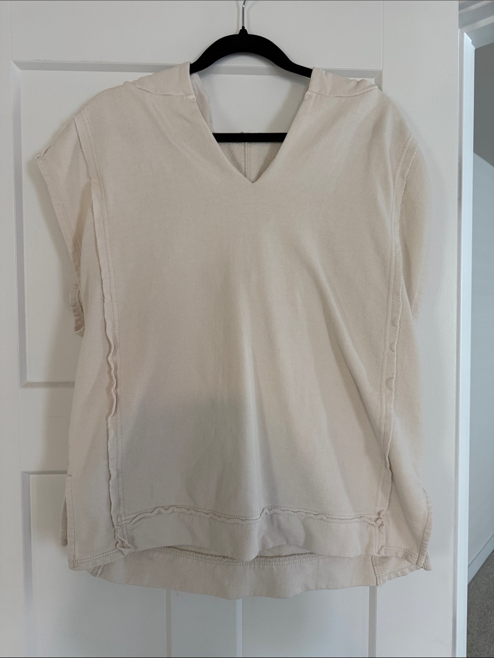 Anthropologie (Pilcro) Women's Cream V-Neck Hooded Knit Top